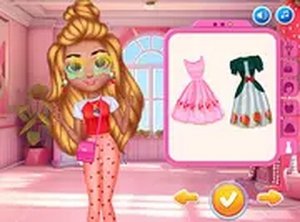 Strawberry Style Studio Dress Up Game
